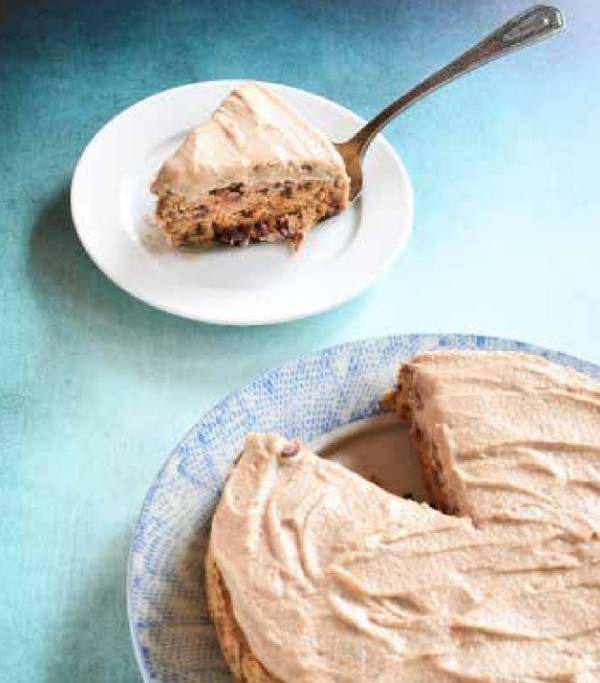 Carrot cake sweetened with dates