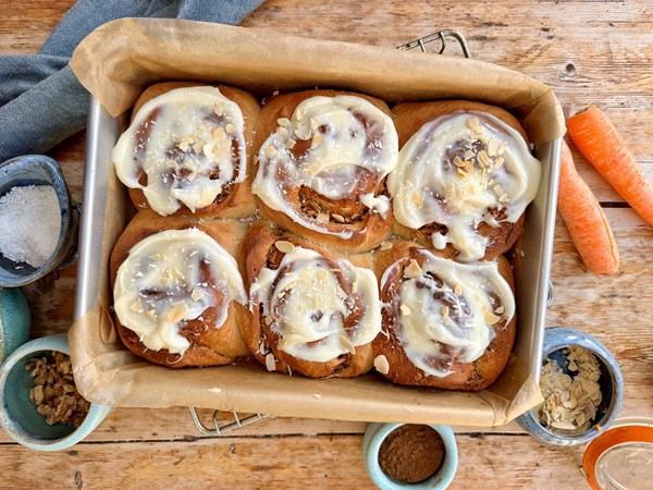 Carrot cake swirl buns