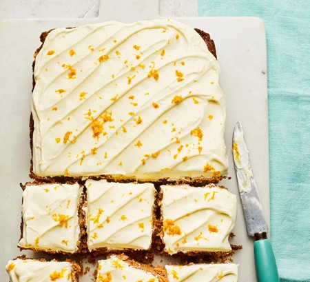 Carrot cake traybake