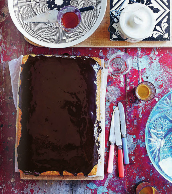 Carrot cake with chocolate topping (Bolo de cenoura)