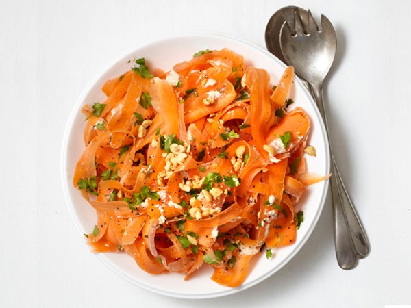 Carrot-cashew salad