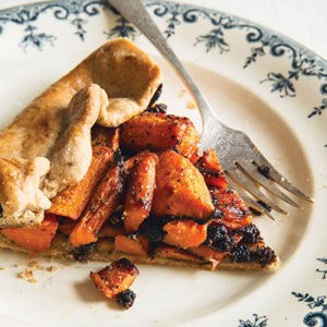 Carrot-currant crostata