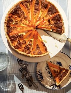 Carrot pie with apple and goat cheese