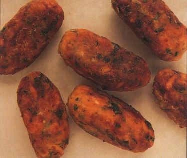 Carrot rolls with apricots and pine nuts (Havuc koftesi)