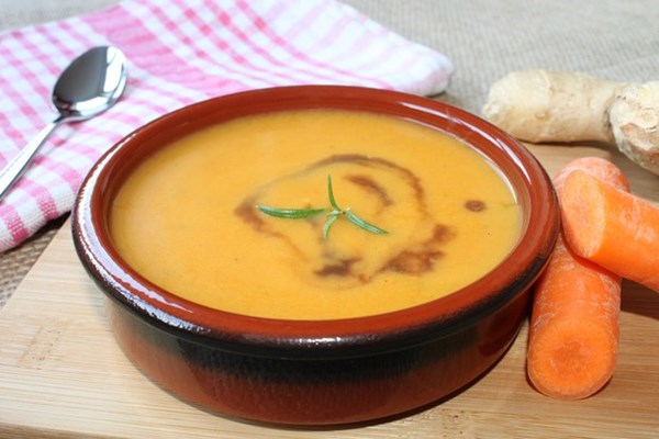 Carrot soup with ginger and lemon
