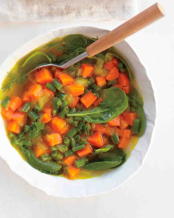 Carrot, spinach, and green bean soup with dill