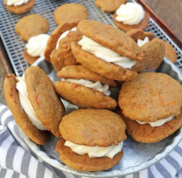 Carrot whoopie pies