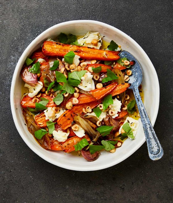Carrots with hazelnuts and mozzarella