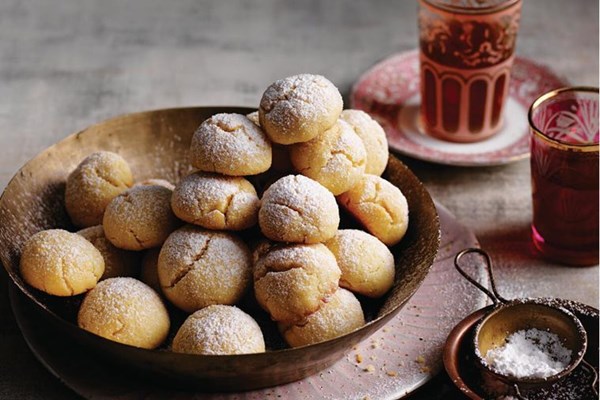 Cashew and semolina ma'amoul (Middle Eastern biscuits)