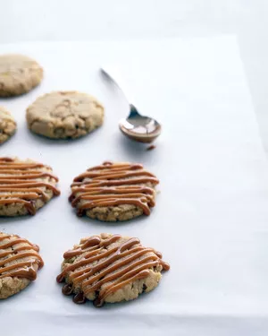 Cashew caramel cookies