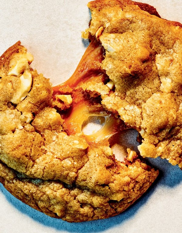 Cashew caramel cookies