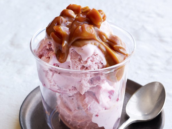 Cashew caramel sundaes