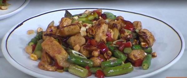 Cashew chicken and asparagus