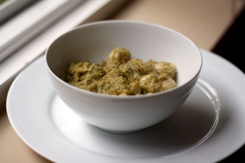 Cashew chicken with a cilantro sauce (Dhania murghi)
