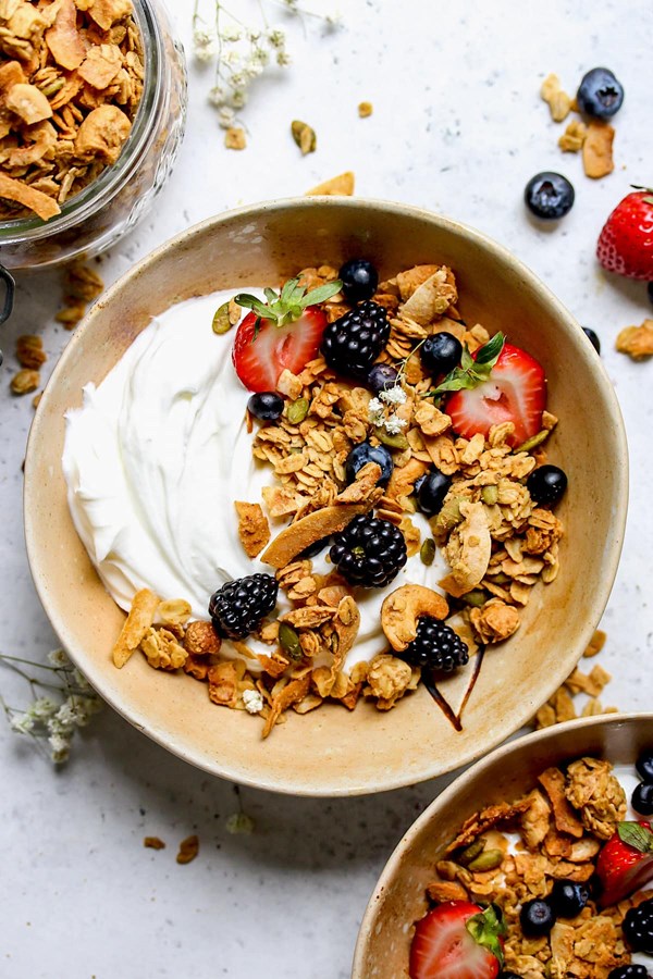 Cashew coconut granola