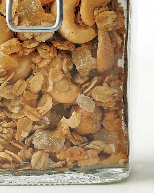 Cashew-ginger granola