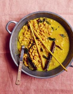 Cashew nut & lemongrass curry (Kaju maluwa)