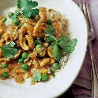 Cashew nut and pea curry