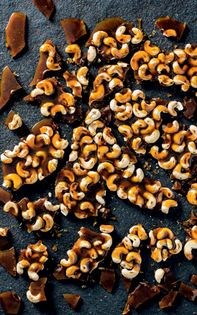 Cashew nut brittle