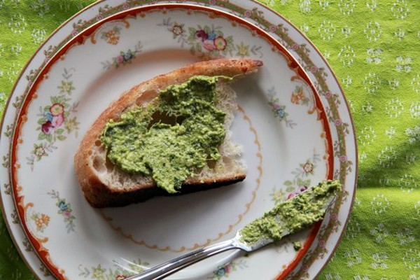 Cashew tarragon pesto