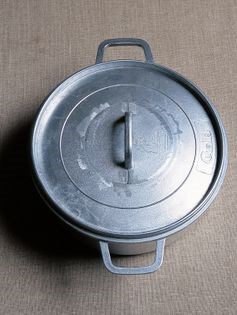 Casseroled rack of pork (Carré de cochon en cocotte)