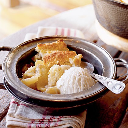Cast-iron apple cobbler
