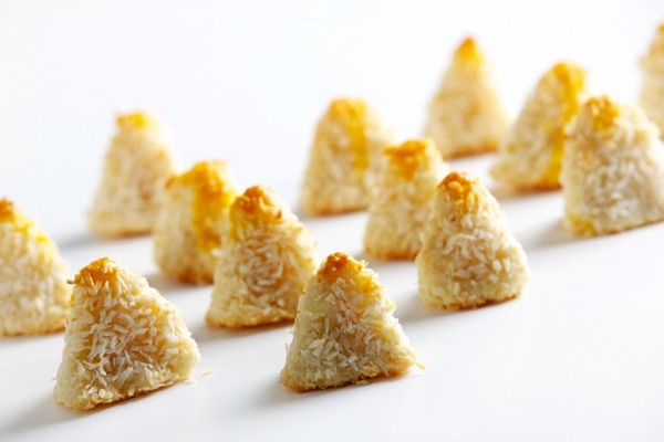 Catalan marzipan cookies with coconut (Panellets de coco)
