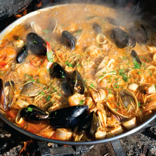Catalan pasta and seafood paella (Fideuà)