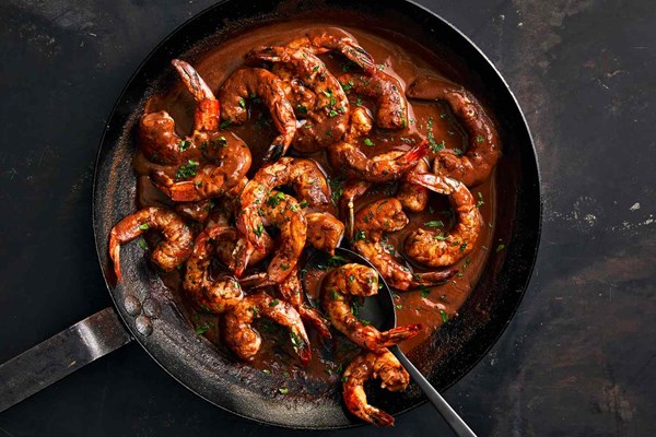 Catalan-style shrimp in chocolate sauce