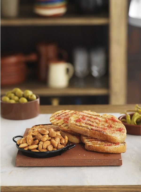 Catalan tomato bread