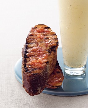 Catalan tomato bread (Pa amb tomàquet)