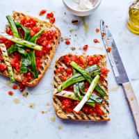 Catalan tomato bread with chargrilled salad onions