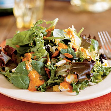 Catalonian salad with greens and romesco vinaigrette (Xato)