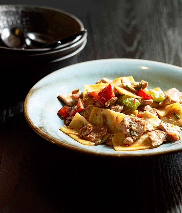 Cat's ear noodles with peppers and chilli sauce