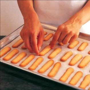 Cat's tongue cookies