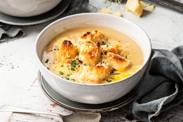 Cauliflower & parsnip soup with Parmesan croutons