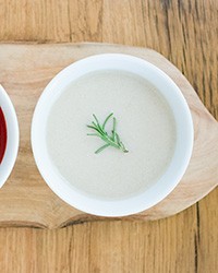 Cauliflower-and-cashew soup with apple
