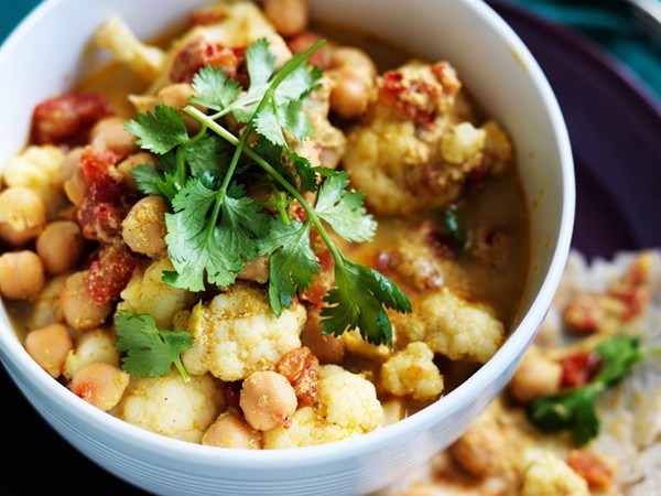 Cauliflower and chickpea curry