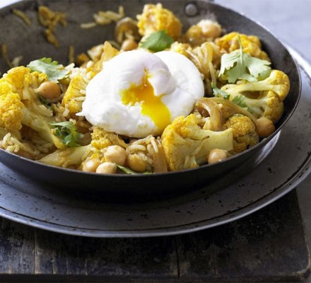 Cauliflower and chickpea pilaf with poached egg