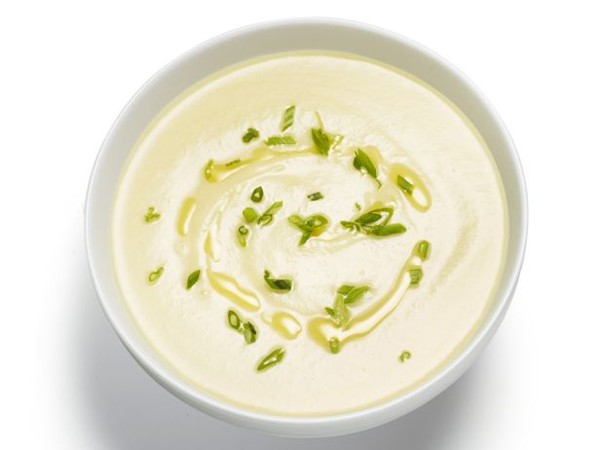 Cauliflower and garlic soup