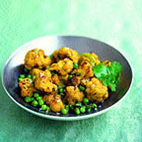 Cauliflower and peas with cumin (Gobi matar)