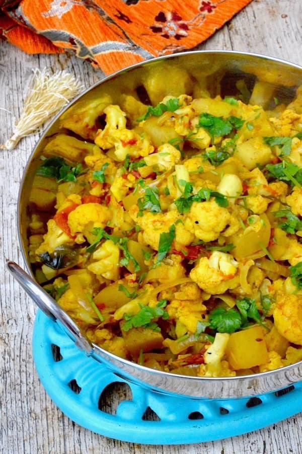 Cauliflower and potato curry (Aloo gobi)