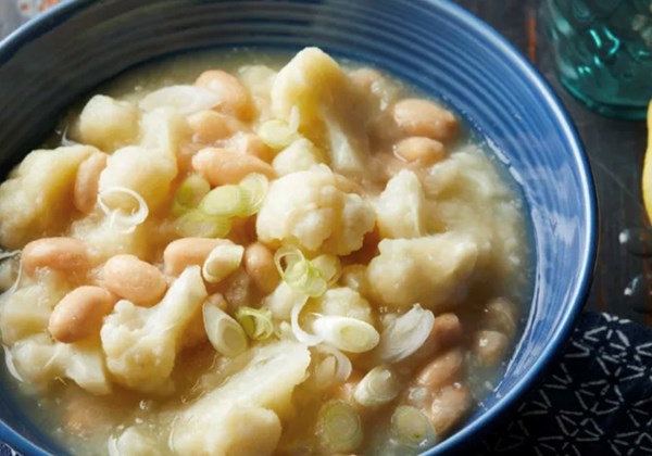 Cauliflower and white bean soup