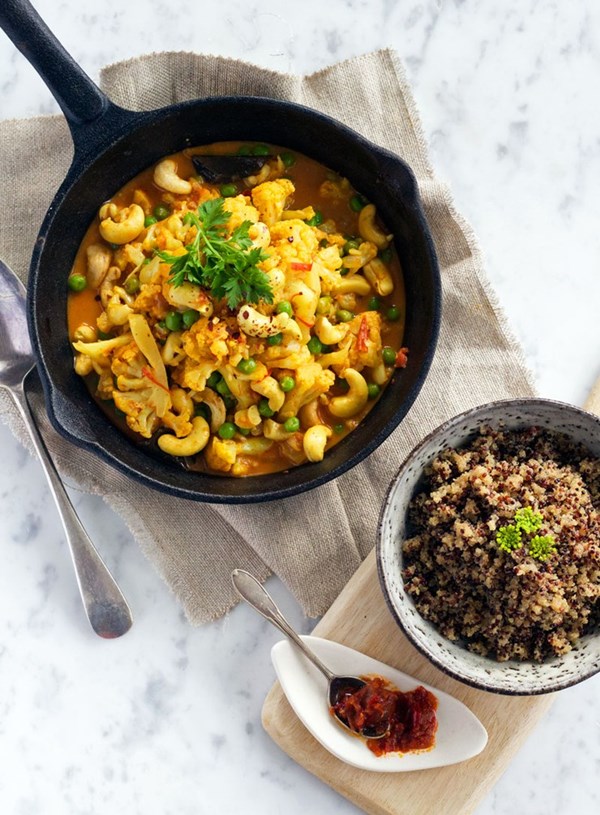 Cauliflower, cashew and pea curry