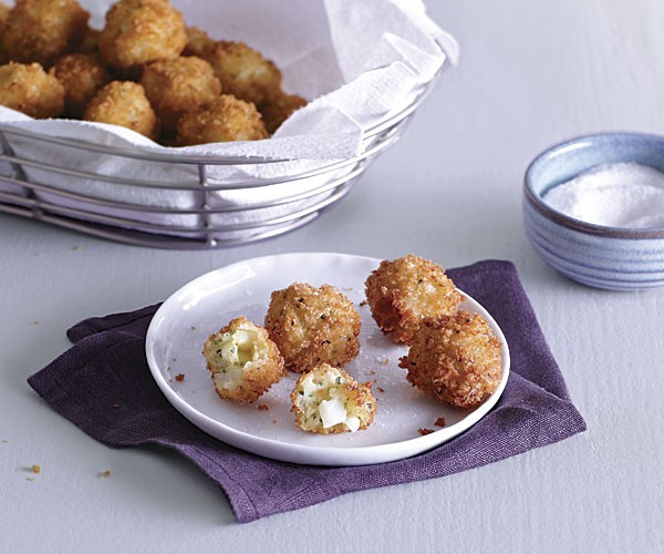Cauliflower-cheddar fritters