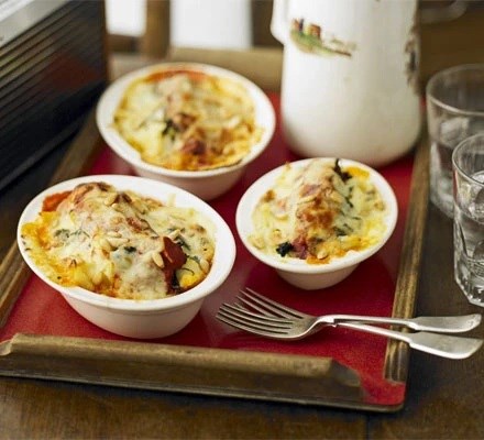Cauliflower cheese & spinach pasta bakes