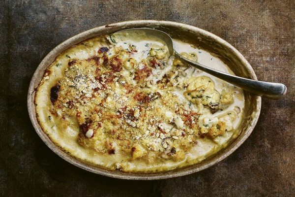 Cauliflower cheese gratin with ceps and parsley