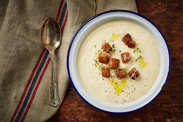 Cauliflower cheese soup with croutons