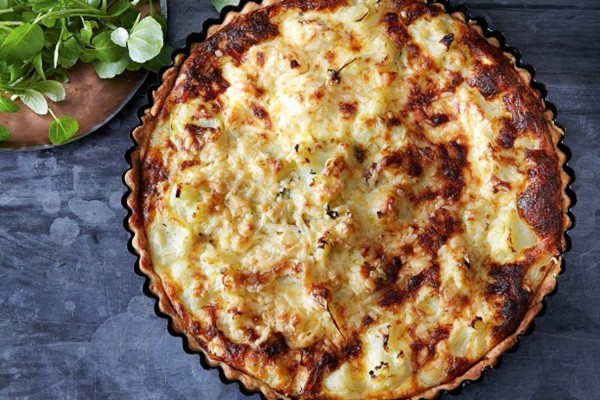 Cauliflower cheese tart