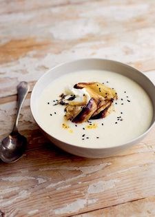 Cauliflower cream cheese soup with sweet roast onions